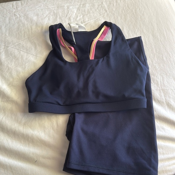 Fabletics shorts outfit - Picture 1 of 3